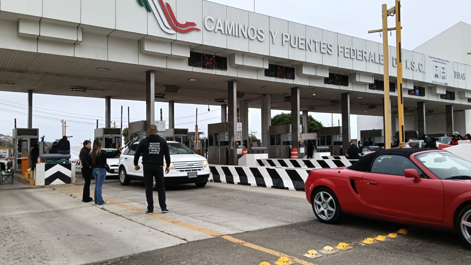 CNTE Libera Casetas en BC